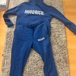INTRESSEKOLL hoodrich set  - Börjar bli tveksam på om jag ska sälja detta set! Som nytt! Buda gärna i dm