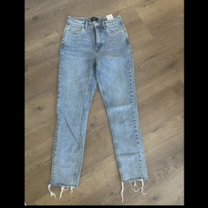 Jeans  - Super fina jeans använda 1 gång. St    26/32 midja och längd. 