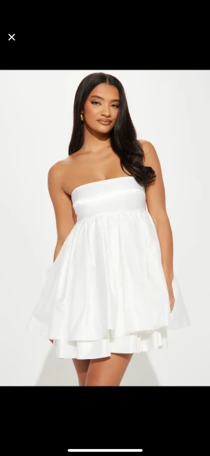 Studentklänning - Älskar modellen men måste köpa större!!  