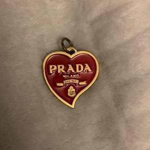 Accessoarer från Prada | Second hand online | Köp på Plick