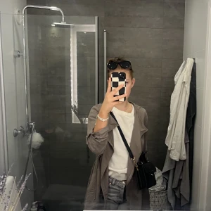 Vårjackan  - Snygg tunn jacka från H&M! 