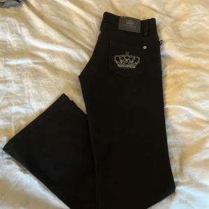 Victoria Beckham jeans  - Köpte dom här på Plick men var förstora för mig så säljer nu vidare! Storlek 34 men ganska stora i storleken så passar nog mer 36 eller 38! Köparen står för frakten💕
