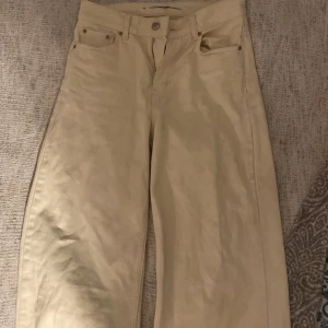 Beige baggy jeans  - Wide leg Beige/cream färgade byxor ifrån junkyard:)