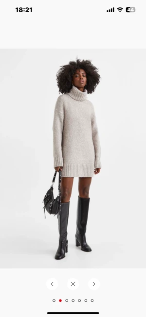 Stickad poloklänning - En JÄTTE snygg poloklänning med prislapp kvar då den inte passade.. så snygg och super skön