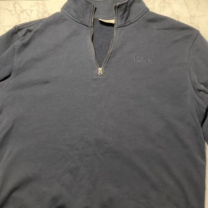 Halv zip-up tröja - Bra märke och kvalitet, för liten för mig. Trendigt plagg