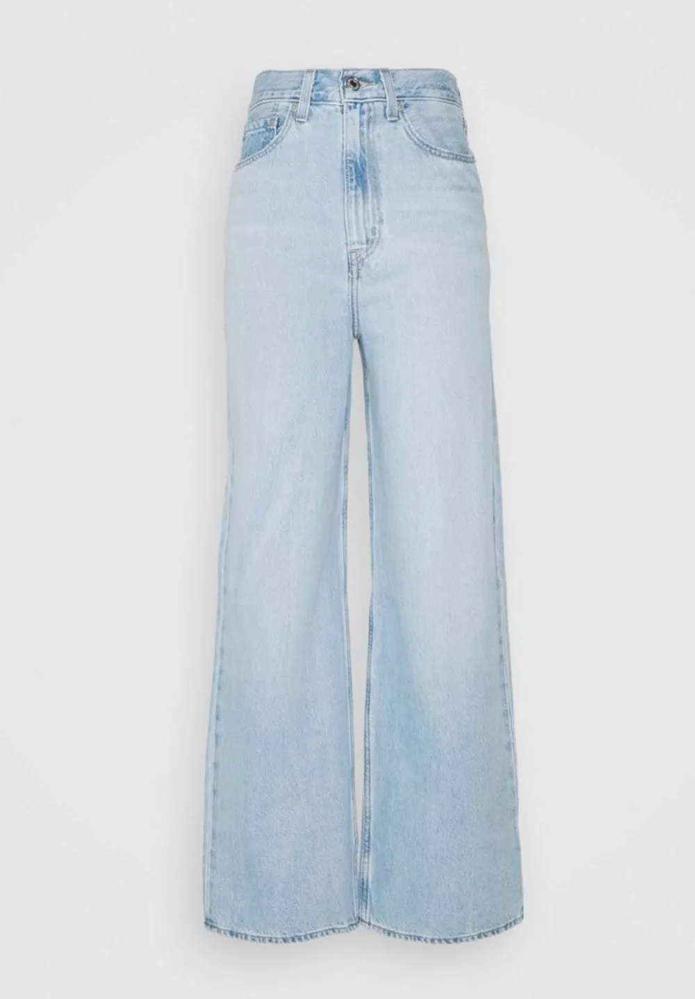 Byxor använda fåtal gånger, modell high loose flare, storlek 27 31 dock uppsydda så att de passar mig som är 1,64 lång.. Jeans & Byxor.