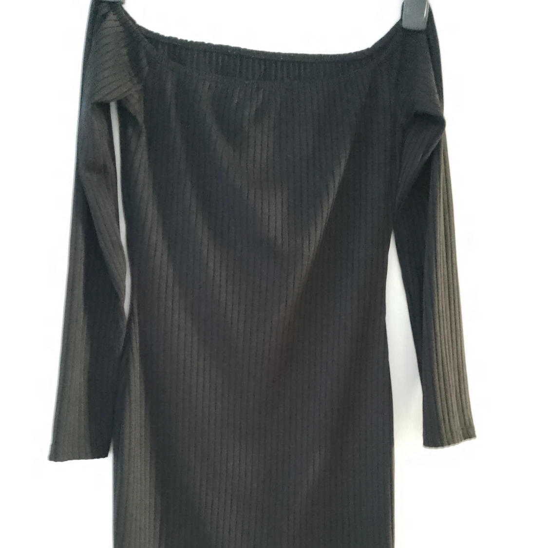 Of-shoulder klänning  - 90