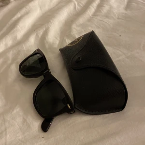 Solglasögon  - Äkta Ray-Ban solglasögon i fint skick 