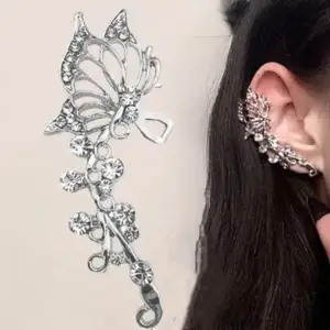 Funk butterfly clip örhängen för kvinnor/män. Zink läggering coola smycken. Metal