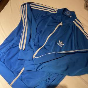 Adidas dress storlek s