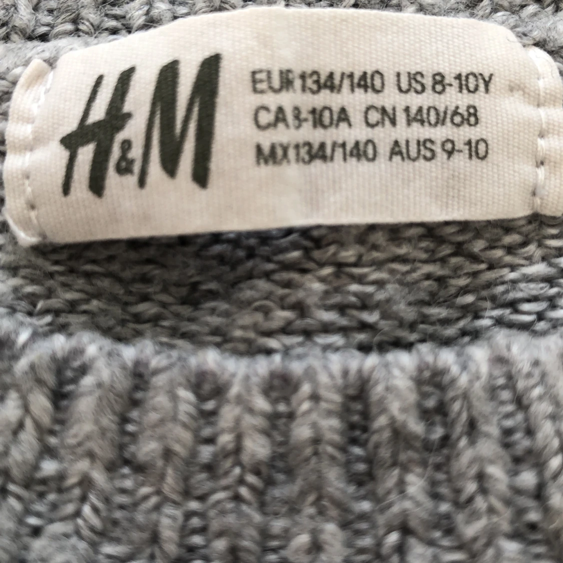 Stickad tröja med pärlor - 90