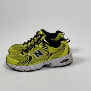 New Balance - New balance sneakers i svart och neongrön!