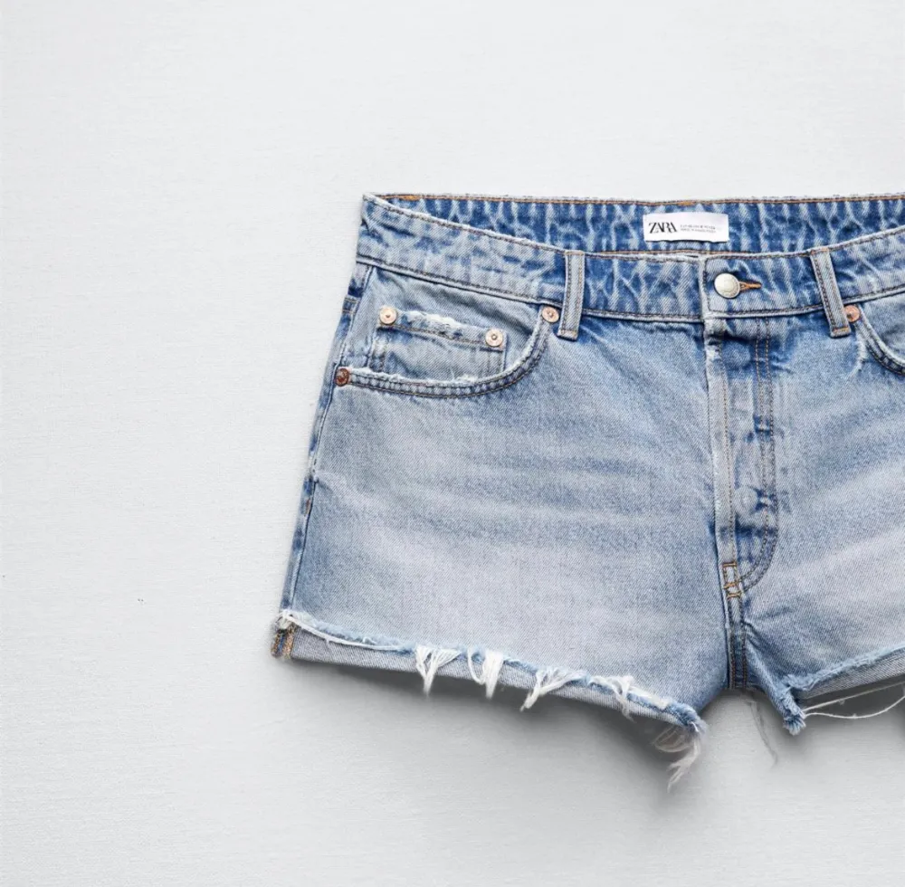 söker dessa ljusblå jeansshorts från zara till ett bra pris i storlek 36!❣️❣️. Shorts.