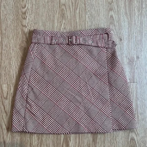 Rutig kjol - Helt ny & oanvänd, prislappen finns kvar!