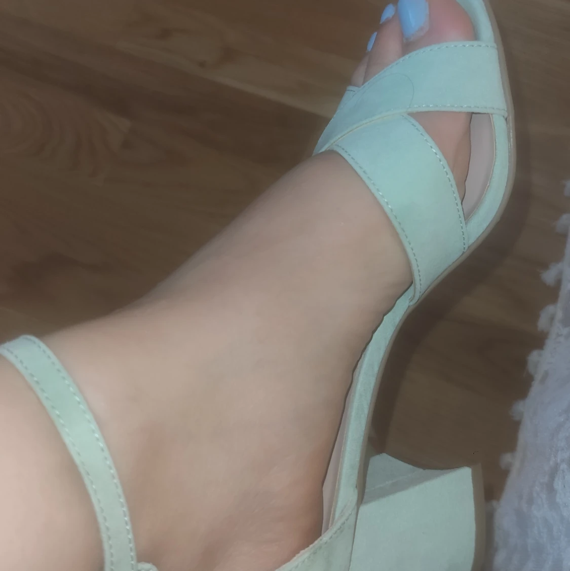 Klackskor 200 kr  - 91