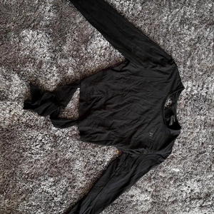 Gymtröja ICIW - Knyts i ryggen, därför passar den även mig som har S. 