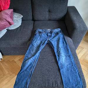 Mörkblå jeans i storlek 34/34, Inklusive frakt.