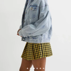 Jeansjacka - Inköpt för en månad sen, knappt använd. Köpt för 300