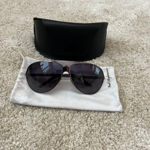 Solglasögon Peak Performance - Solglasögon från Peak performance. Aviator/pilotstil. Inga rispor eller liknande! Herrmodell men passar unisex. Kan postas med då tillkommer fraktkostnad på 50kr