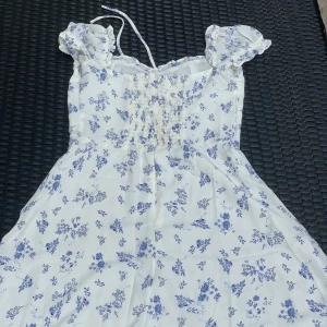 Strl S - Aldrig andvänd, fräsch och bra material.