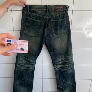 levis 517 - Säljer mina vintage levis 517 (sällsynta) finns inte någonstans! svårt att få tag på! Dom är i jättebra skick 9/10, säljer för jag har köpt andra byxor! Kom med bud!
