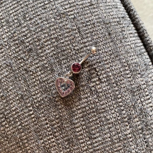 Navelpiercing - Jättesöt navelpiercing i rosa glitter! 