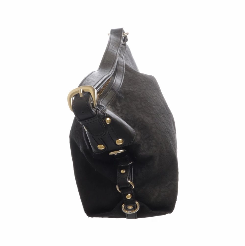 Supersnygg svart DKNY väska som är i toppenskick och perfekt om man vill ha en väska med mycket plats men som inte ser så stor ut🖤 kunden står för frakt. Väskor.