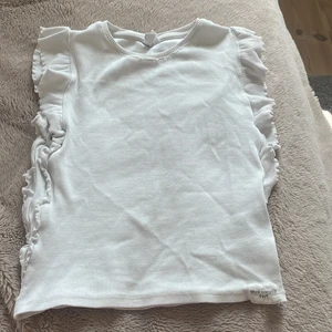 Zara topp  - En sött vit topp,andvänt få tal gånger,inte såld även om den är markerad så❤️