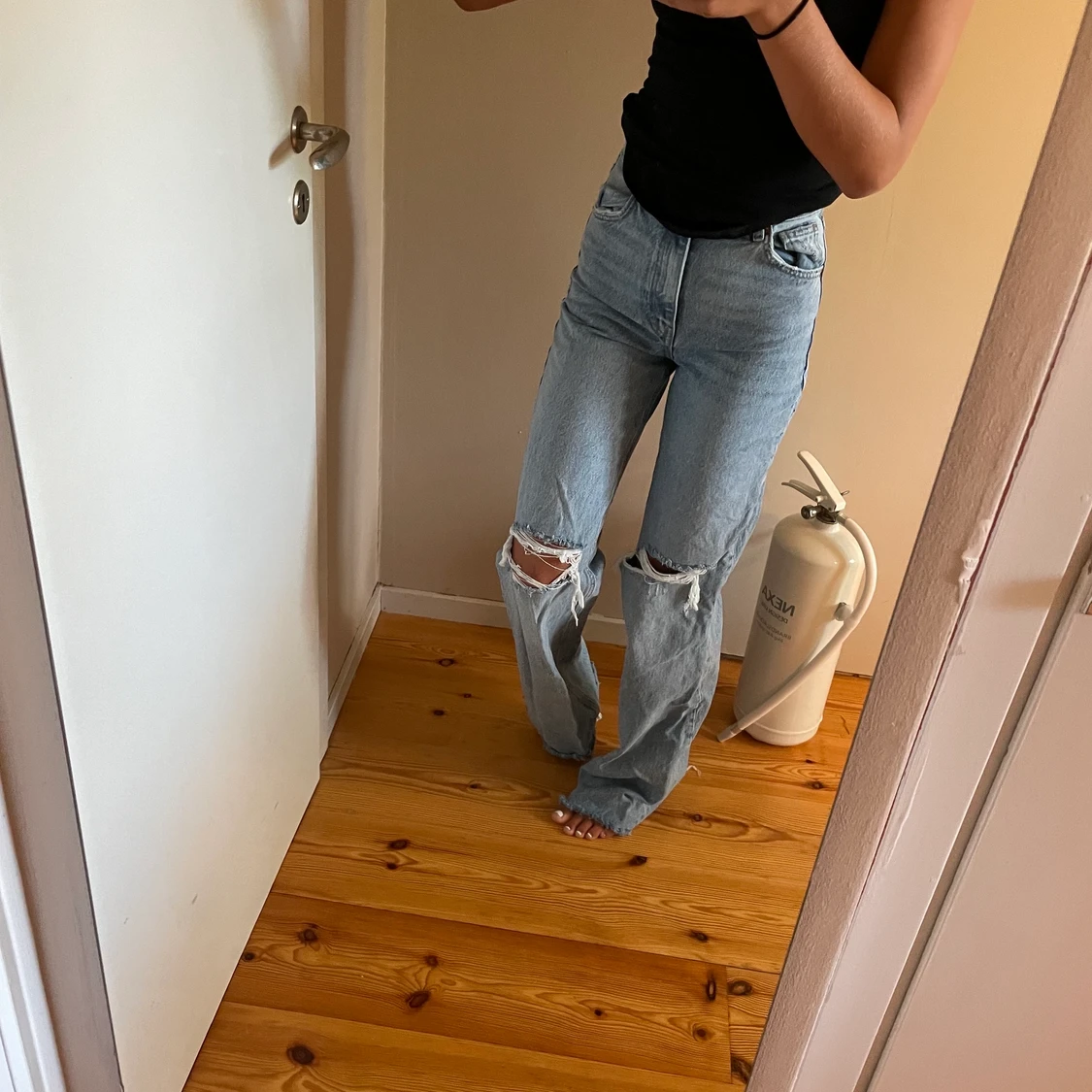 Blå jeans med hål - 91