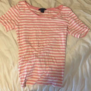 Randig träja - Säljer denna randiga tröjan från gant