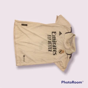 Real Madrid 22/33 Hemma kit - Condition - Aldrig använd | Storlek - M (Passar S med)