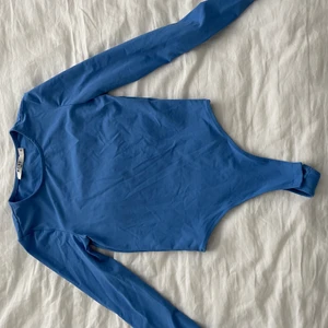 Na-kd body - Body från Na-kd i strl Xs. Använd en gång💙 säljer för 100kr+frakt