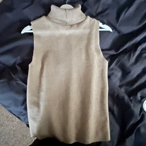 Tröja - En jätte fin tröja från Zara som jag tror inte finns till försäljning längre, lite tjockare material . Aldrig använt, helt nytt skick ❤️