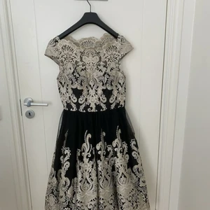 Klänning till salu - Mycket bra nästan nya klänningar till salu. Både säljs till 1000 kr.