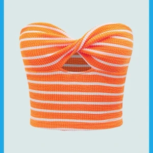 Shein topp - Köpte den här fina toppen för ungefär 1 månad sen, har använt 1 gång bara så den är i bra skick. Säljer även den rosa. 1 för 50 2 för 80