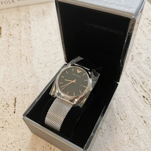 Emporio Armani AR11272 (Helt ny, oöppnad, oanvänd)  - Helt ny, oöppnad Emporio Armani AR11272 Kvitto finns, kontakta för mer info! 