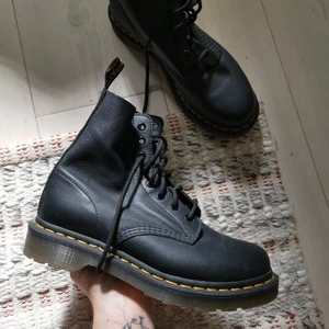 Dr Martens kängor - Helt nya 1460 Pascal Virginia. Använda en gång utomhus.