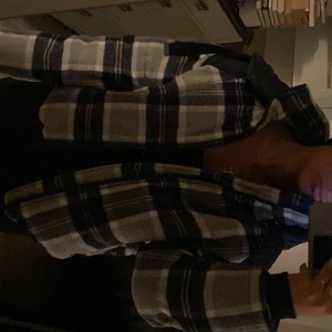 Zara jacka - Typ aldrig använd så jätte bra skick 🙏🏼( tryck ej på köp dirket utan skriv till mig  istället)