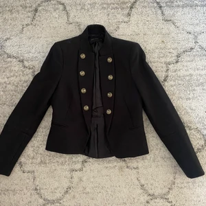 Zara kavaj strl S - Zara kavaj, svart. Storlek S. Oanvänd och i bra skick. 