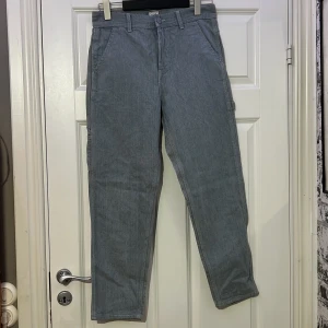 Hm/Lee Jeans - Köptes för 2 år sedan men har aldrig använts. Strolek: W30 / L32.