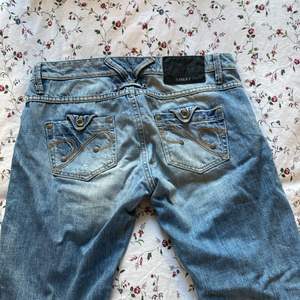 Ett par nästan oanvända jeans från sisley denim