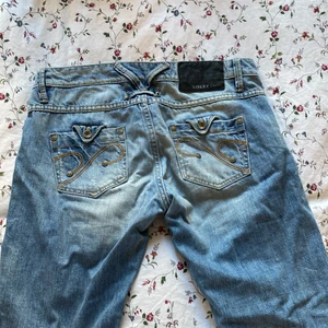 Lowwaisted jeans - Ett par nästan oanvända jeans från sisley denim