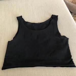 Underworks binder - Svart binder från Underworks. Använd mycket, finns någon fläck men funkar toppen. Passar de som har 75B-C