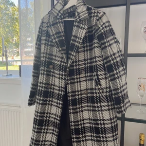 Kappa Vero Moda  - säljer en kappa från vero moda i storlek xs, använd max 2 gånger! 💗