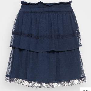 Säljer min fina blåa kjol från veromoda❤️ köpt från zalando❤️Helt slutsåld. Använd 2-3 gånger❤️