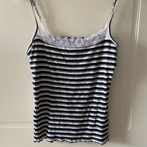 Ett linne från lindex - Ett super gullig linne från lindex som är i ett jäte bra skick!