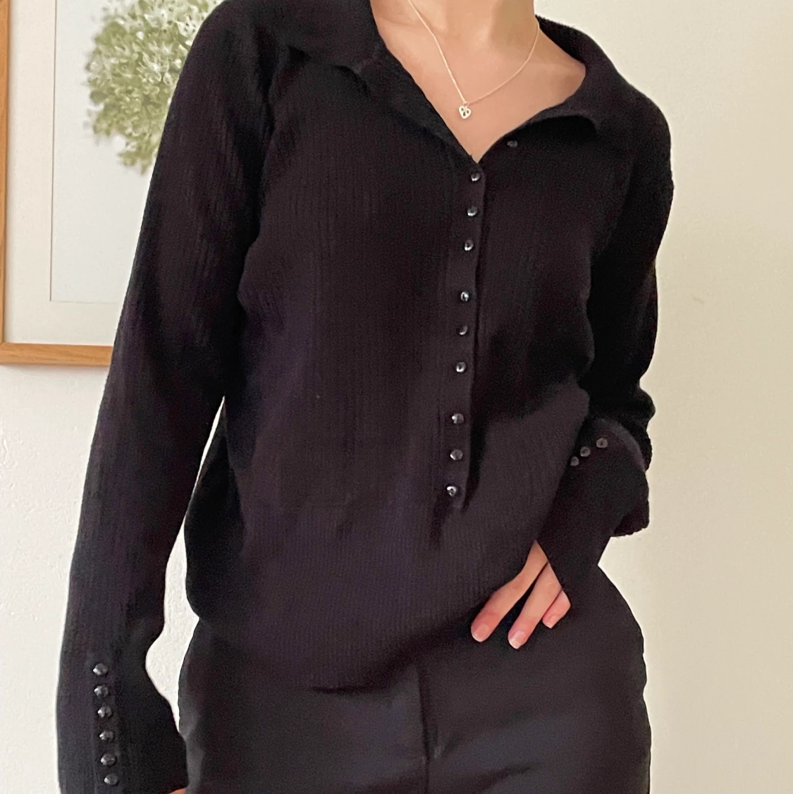 Svart stickad tröja