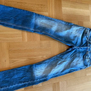 Dondup jeans george - Väldigt gott skick, modell George skinny fit strl 33