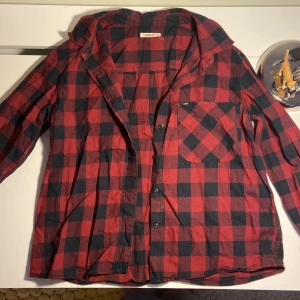 Lee skjorta - Fint skick🥰 Frakt tillkommer  Kan gå ner i pris vid snabb affär