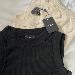 LXA - Linne i svart och beige från LXA i storlek S. Den svarta använd en gång och beiga oanvänd så i nyskick. Köpte för 299 kr styck men säljer båda för 300kr plus frakt.